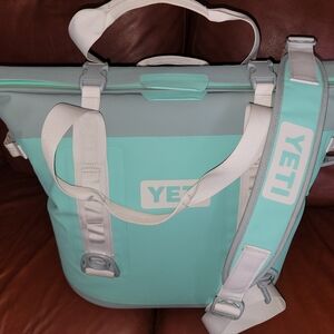 Yeti Aqua and Gray Cooler Bag